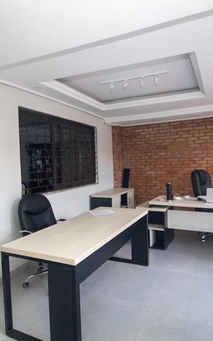 Casa à venda com 280m², 3 quartos e 2 vagas Casa à venda com 280m², 3 quartos e 2 vagasEscritório