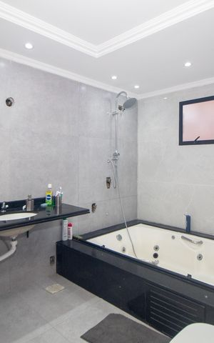 Casa à venda com 280m², 3 quartos e 2 vagas Casa à venda com 280m², 3 quartos e 2 vagasBanheiro da Suíte