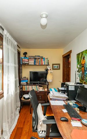 Casa à venda com 316m², 5 quartos e 4 vagas Casa à venda com 316m², 5 quartos e 4 vagasQuarto 3