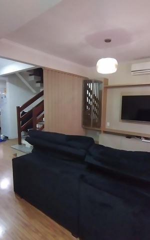 Casa à venda com 135m², 3 quartos e 2 vagas Casa à venda com 135m², 3 quartos e 2 vagasSala