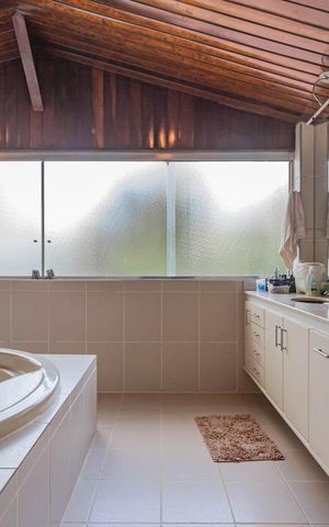 Casa à venda com 799m², 4 quartos e 2 vagasBanheiro da Suíte 2