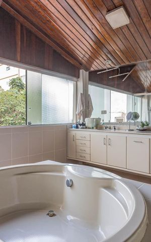 Casa à venda com 799m², 4 quartos e 2 vagasBanheiro da Suíte 2
