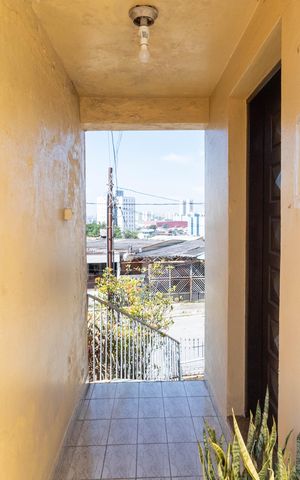 Casa à venda com 160m², 3 quartos e 4 vagas Casa à venda com 160m², 3 quartos e 4 vagasCorredor