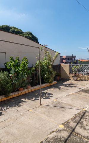 Casa à venda com 160m², 3 quartos e 4 vagas Casa à venda com 160m², 3 quartos e 4 vagasQuintal