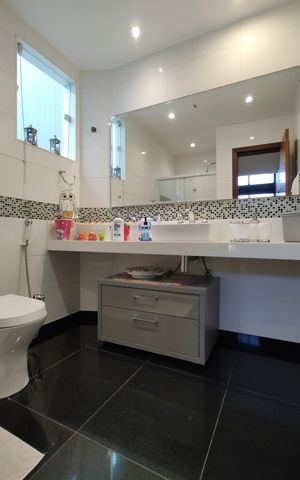 Casa de condomínio à venda com 424m², 5 quartos e 5 vagasBanheiro