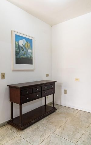 Casa à venda com 256m², 3 quartos e 4 vagas Casa à venda com 256m², 3 quartos e 4 vagasEscritório