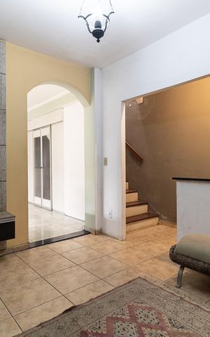 Casa à venda com 256m², 3 quartos e 4 vagas Casa à venda com 256m², 3 quartos e 4 vagasSala