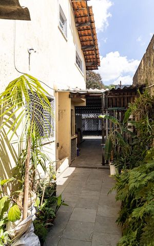 Casa à venda com 256m², 3 quartos e 4 vagas Casa à venda com 256m², 3 quartos e 4 vagasQuintal
