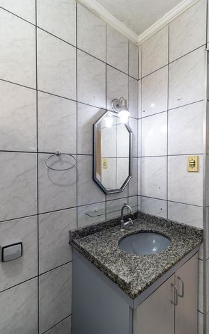 Casa à venda com 256m², 3 quartos e 4 vagas Casa à venda com 256m², 3 quartos e 4 vagasBanheiro da Suíte 2