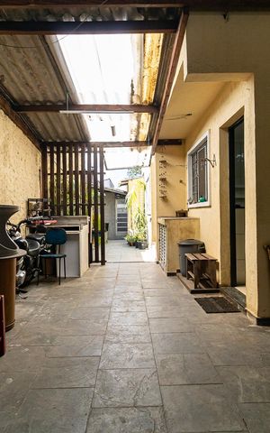 Casa à venda com 256m², 3 quartos e 4 vagas Casa à venda com 256m², 3 quartos e 4 vagasQuintal