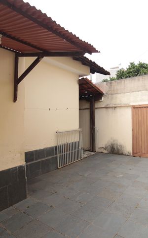 Casa à venda com 360m², 5 quartos e 1 vagaGaragem e Quintal