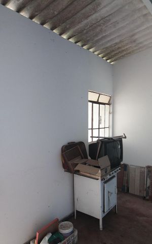 Casa à venda com 360m², 5 quartos e 1 vagaCasa dos Fundos | Cozinha e Área de Serviço