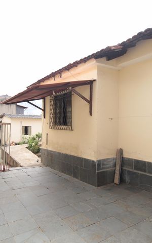 Casa à venda com 360m², 5 quartos e 1 vagaGaragem e Quintal