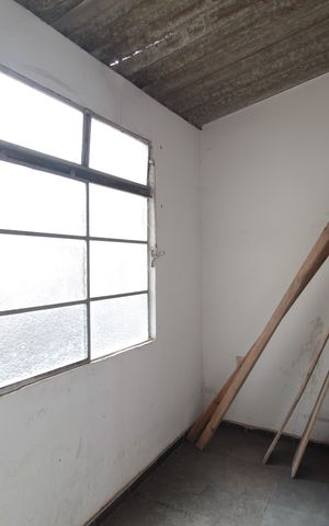 Casa à venda com 360m², 5 quartos e 1 vagaCasa dos Fundos | Cozinha e Área de Serviço
