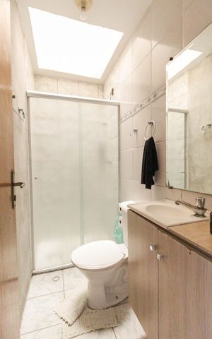 Casa de condomínio à venda com 62m², 2 quartos e 1 vaga Casa de condomínio à venda com 62m², 2 quartos e 1 vagaBanheiro