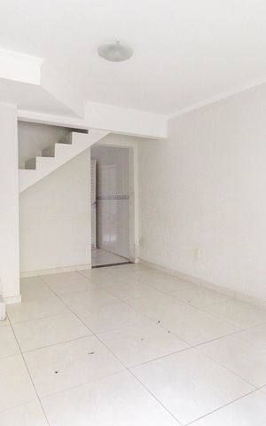 Casa de condomínio à venda com 62m², 2 quartos e 1 vaga Casa de condomínio à venda com 62m², 2 quartos e 1 vagaSala