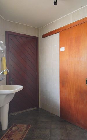 Casa à venda com 300m², 5 quartos e 2 vagasÁrea de Serviço