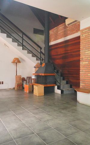 Casa à venda com 300m², 5 quartos e 2 vagasSala
