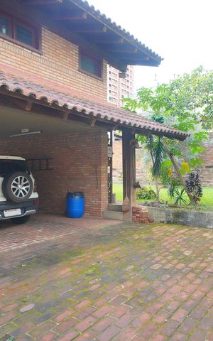 Casa à venda com 300m², 5 quartos e 2 vagasGaragem