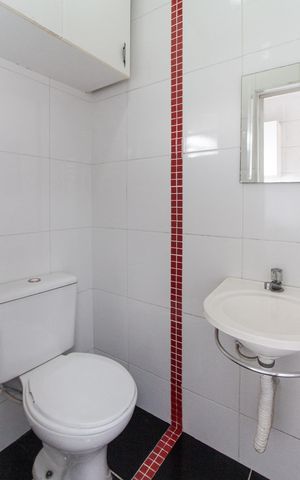 Casa à venda com 105m², 2 quartos e sem vaga Casa à venda com 105m², 2 quartos e sem vagaBanheiro de Serviço