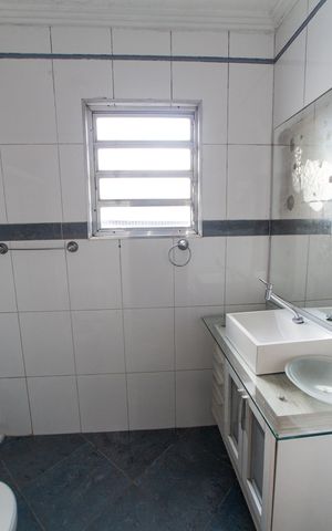 Casa à venda com 105m², 2 quartos e sem vaga Casa à venda com 105m², 2 quartos e sem vagaBanheiro da Suíte