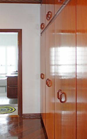 Casa de condomínio para alugar com 779m², 3 quartos e 3 vagasBanheiro do Quarto 1