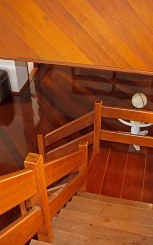 Casa de condomínio para alugar com 779m², 3 quartos e 3 vagasEscada