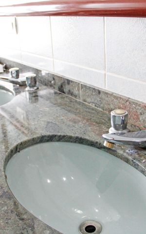 Casa de condomínio para alugar com 779m², 3 quartos e 3 vagasBanheiro do Quarto 2