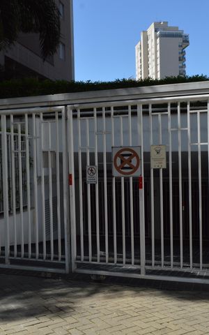 Apartamento à venda com 100m², 3 quartos e 2 vagasFachada + Plaquinha