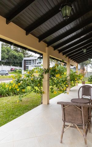 Casa de condomínio à venda com 455m², 4 quartos e 2 vagas Casa de condomínio à venda com 455m², 4 quartos e 2 vagasVaranda