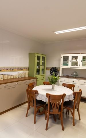 Casa de condomínio à venda com 455m², 4 quartos e 2 vagas Casa de condomínio à venda com 455m², 4 quartos e 2 vagasCozinha