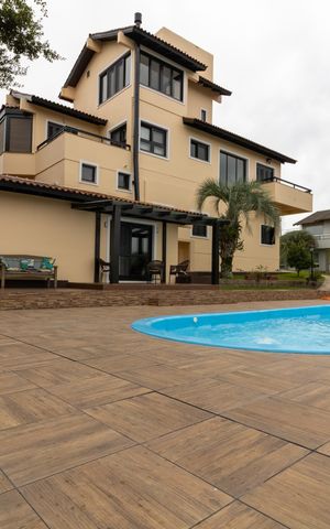 Casa de condomínio à venda com 455m², 4 quartos e 2 vagas Casa de condomínio à venda com 455m², 4 quartos e 2 vagasPiscina