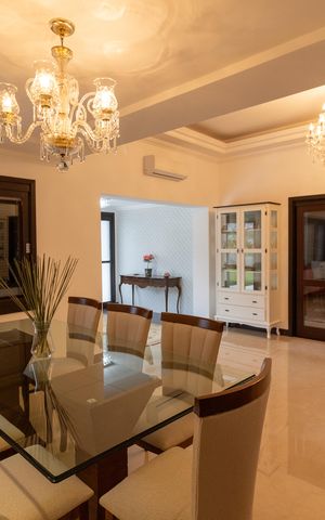 Casa de condomínio à venda com 455m², 4 quartos e 2 vagas Casa de condomínio à venda com 455m², 4 quartos e 2 vagasSala de Jantar