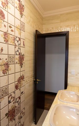 Casa de condomínio à venda com 455m², 4 quartos e 2 vagas Casa de condomínio à venda com 455m², 4 quartos e 2 vagasBanheiro 1