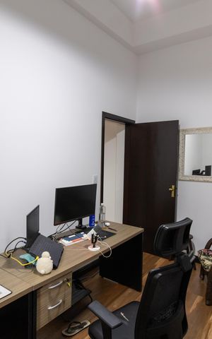 Casa de condomínio à venda com 455m², 4 quartos e 2 vagas Casa de condomínio à venda com 455m², 4 quartos e 2 vagasEscritório