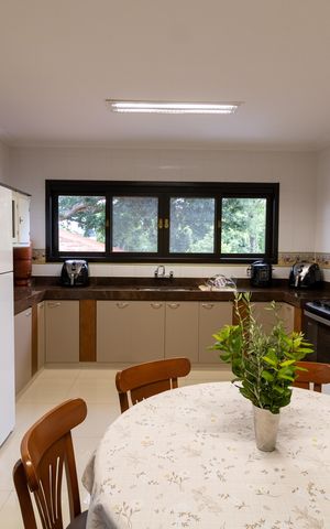 Casa de condomínio à venda com 455m², 4 quartos e 2 vagas Casa de condomínio à venda com 455m², 4 quartos e 2 vagasCozinha