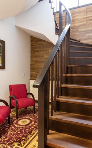 Casa de condomínio à venda com 455m², 4 quartos e 2 vagas Casa de condomínio à venda com 455m², 4 quartos e 2 vagasEntrada