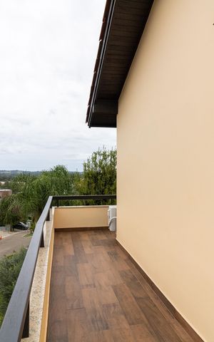 Casa de condomínio à venda com 455m², 4 quartos e 2 vagas Casa de condomínio à venda com 455m², 4 quartos e 2 vagasSacada