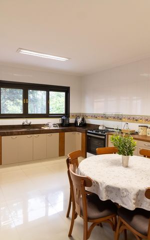 Casa de condomínio à venda com 455m², 4 quartos e 2 vagas Casa de condomínio à venda com 455m², 4 quartos e 2 vagasCozinha