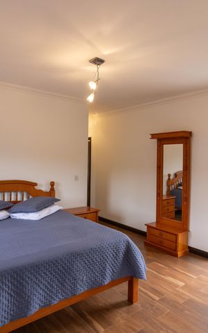 Casa de condomínio à venda com 455m², 4 quartos e 2 vagas Casa de condomínio à venda com 455m², 4 quartos e 2 vagasSuíte