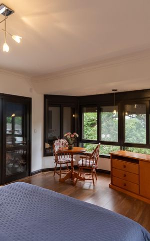 Casa de condomínio à venda com 455m², 4 quartos e 2 vagas Casa de condomínio à venda com 455m², 4 quartos e 2 vagasSuíte