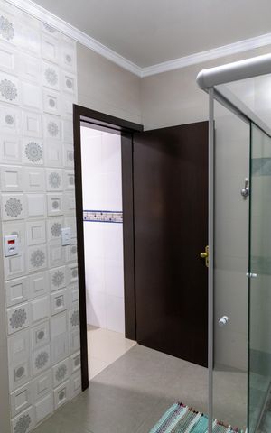 Casa de condomínio à venda com 455m², 4 quartos e 2 vagas Casa de condomínio à venda com 455m², 4 quartos e 2 vagasBanheiro 3