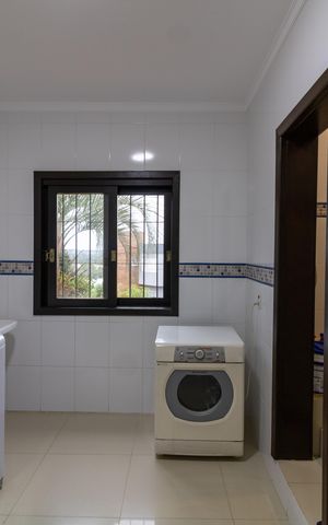 Casa de condomínio à venda com 455m², 4 quartos e 2 vagas Casa de condomínio à venda com 455m², 4 quartos e 2 vagasLavanderia