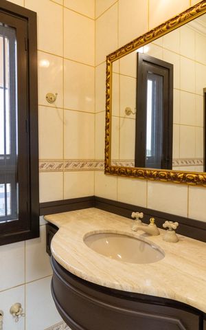 Casa de condomínio à venda com 455m², 4 quartos e 2 vagas Casa de condomínio à venda com 455m², 4 quartos e 2 vagasBanheiro 2