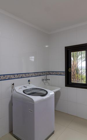 Casa de condomínio à venda com 455m², 4 quartos e 2 vagas Casa de condomínio à venda com 455m², 4 quartos e 2 vagasLavanderia
