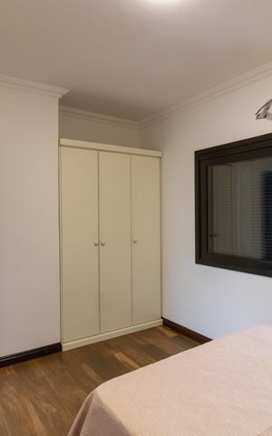Casa de condomínio à venda com 455m², 4 quartos e 2 vagas Casa de condomínio à venda com 455m², 4 quartos e 2 vagasQuarto 2