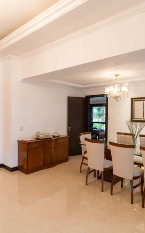 Casa de condomínio à venda com 455m², 4 quartos e 2 vagas Casa de condomínio à venda com 455m², 4 quartos e 2 vagasSala de Jantar