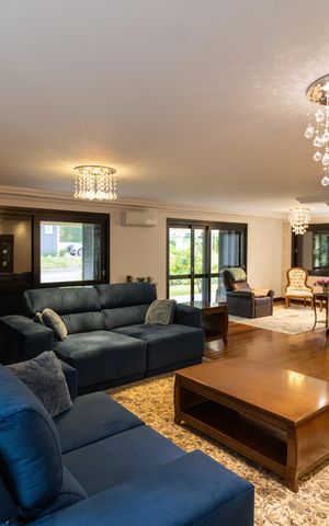 Casa de condomínio à venda com 455m², 4 quartos e 2 vagas Casa de condomínio à venda com 455m², 4 quartos e 2 vagasSala