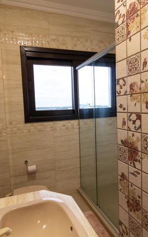 Casa de condomínio à venda com 455m², 4 quartos e 2 vagas Casa de condomínio à venda com 455m², 4 quartos e 2 vagasBanheiro 1