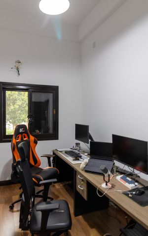 Casa de condomínio à venda com 455m², 4 quartos e 2 vagas Casa de condomínio à venda com 455m², 4 quartos e 2 vagasEscritório